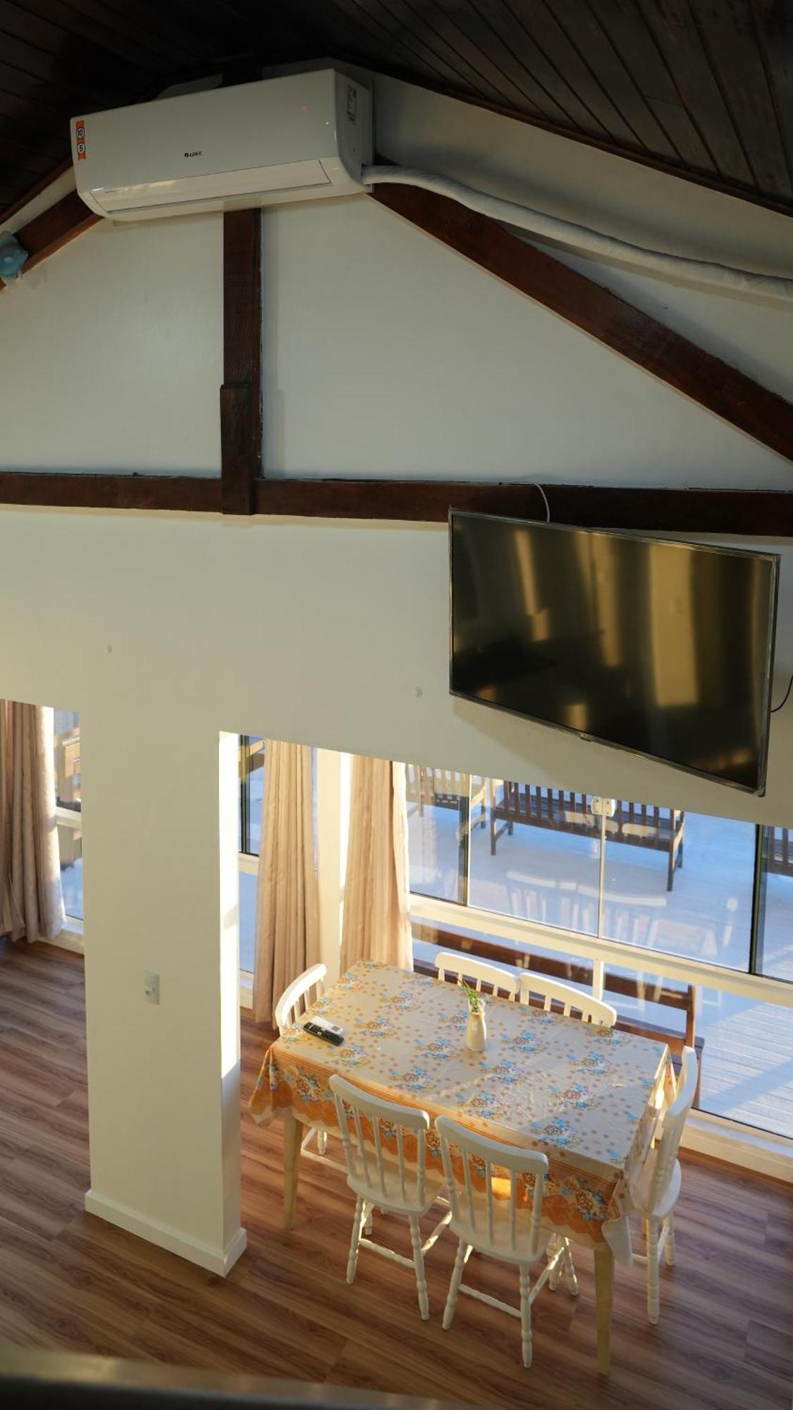 Areia Cristal Inn